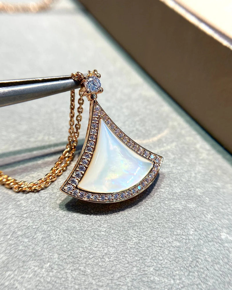 Pendentif Lustre – Nacre et diamants sur argent plaqué or 14 carats