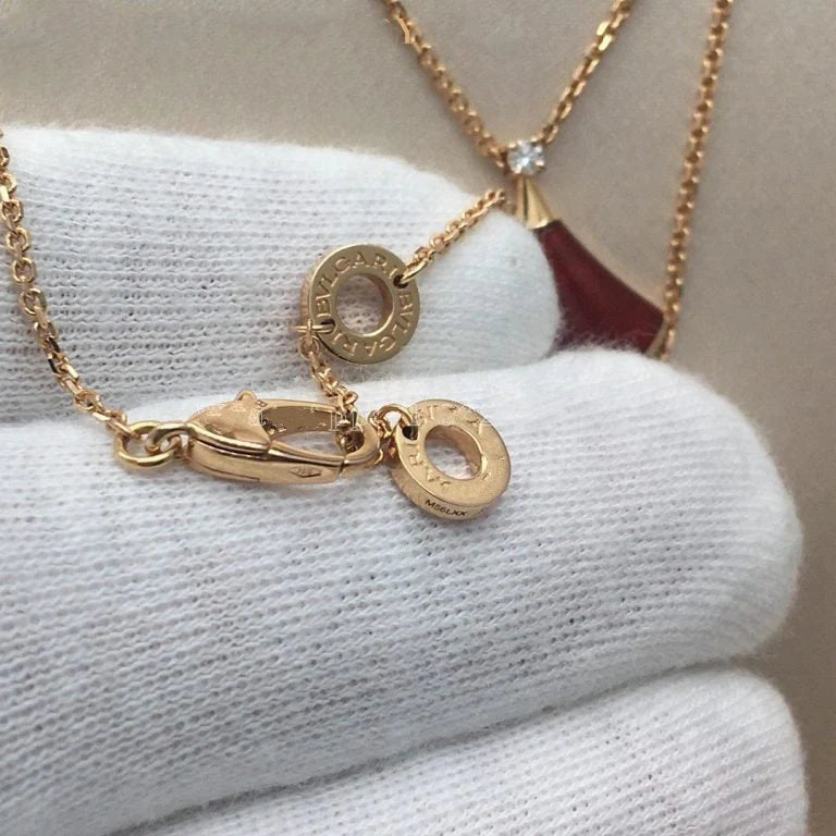 Collier Sérénité – Cornaline avec un seul diamant, argent plaqué or