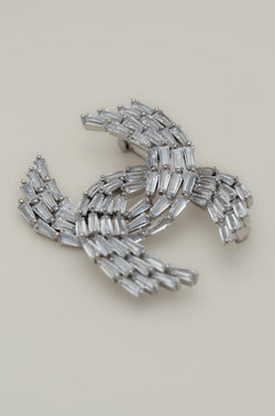 Broche scintillante intemporelle