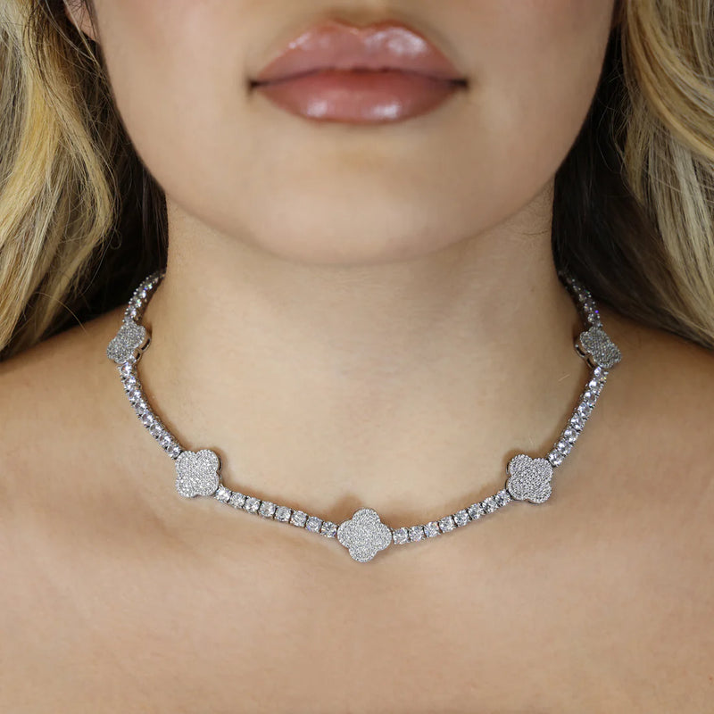Collier tennis trèfle 4 mm - Or blanc