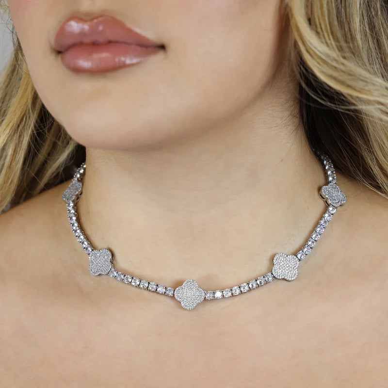 Collier tennis trèfle 4 mm - Or blanc
