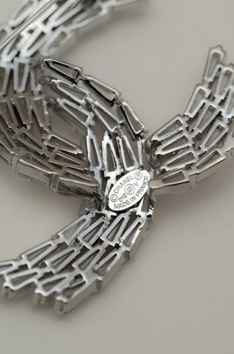 Broche scintillante intemporelle