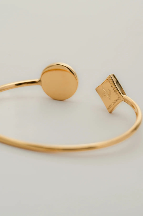 White Flower Embrace Elvy Bracelet