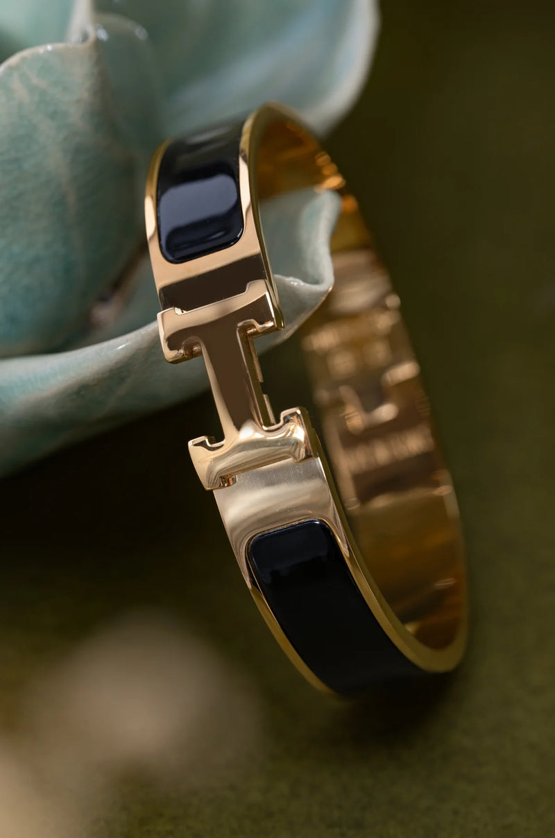 Bracelet à breloques en émail noir