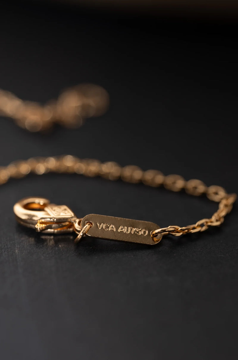 Collier à fleurs vertes verdoyantes