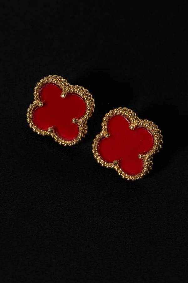 Clous d'oreilles à breloques pétales rouges