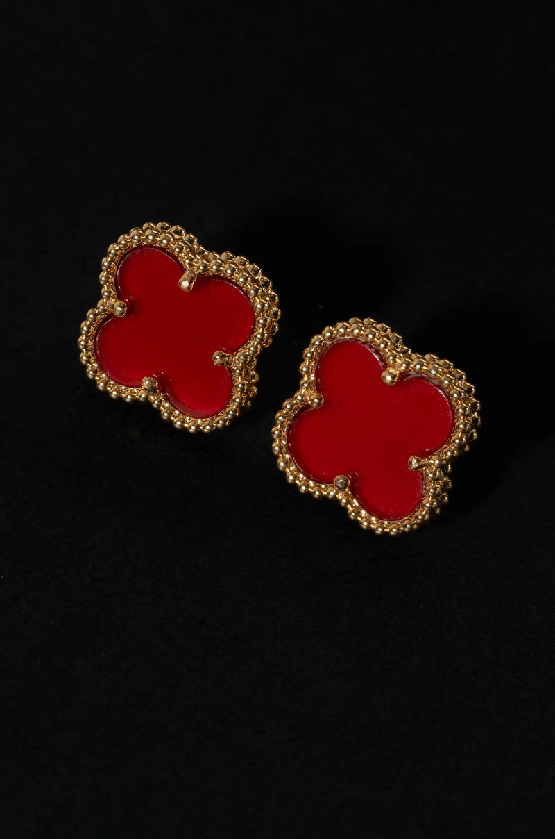 Clous d'oreilles à breloques pétales rouges
