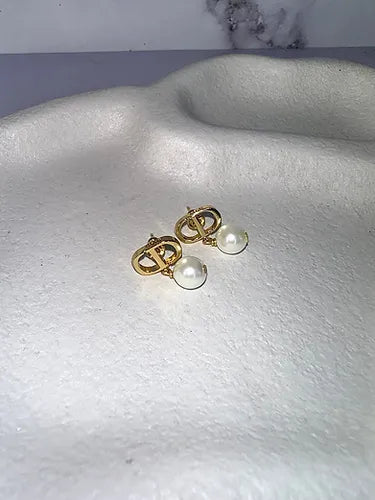 Mini Dakota Pearl Earrings