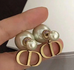 Boucle d'oreille en perles classique 