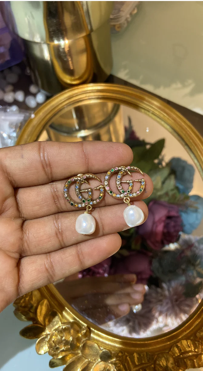 BOUCLES D'OREILLES PENDANTES EN PERLES GG