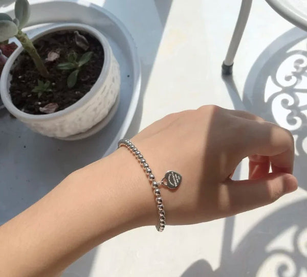 Bracelet de perles en forme de cœur bleu